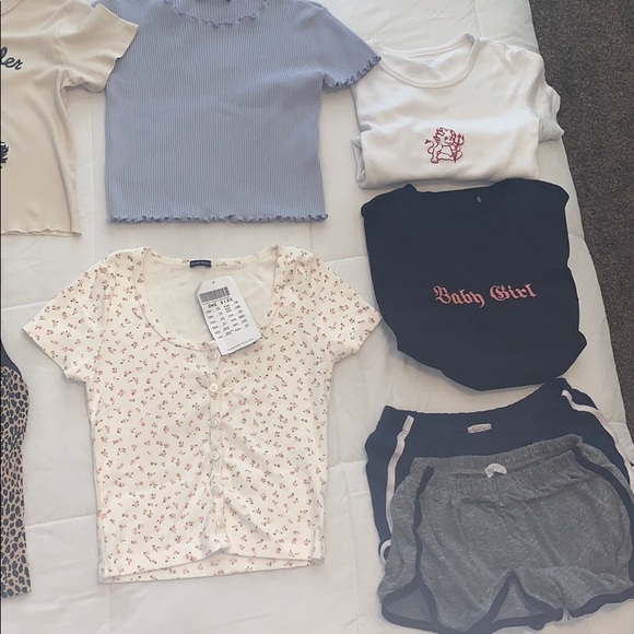 some of my Brandy Melville 🌸🦋 - Picture 3 of 4